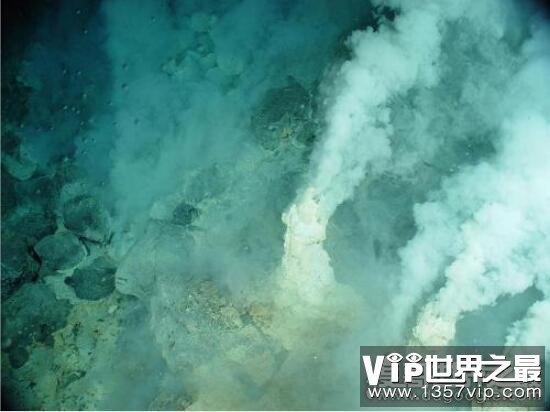 世界上最深的海沟位于哪里，马里亚纳海沟位于太平洋(深11034米)	