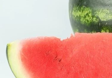 夏季宝宝吃水果这5种需谨慎-吃西瓜