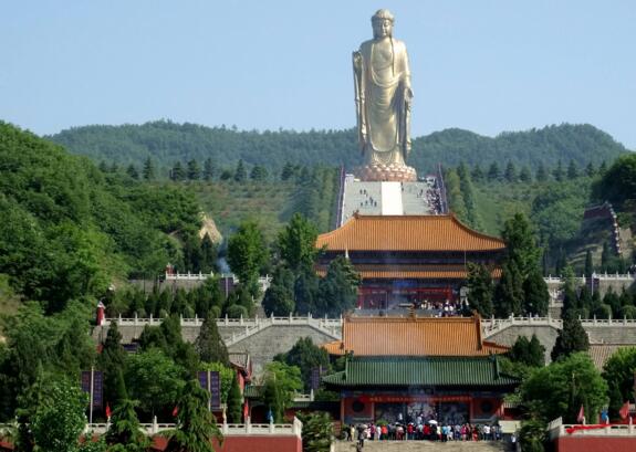 世界上最大的石刻弥勒佛像，四川乐山大佛高达71米