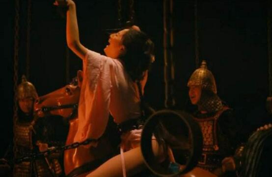 古代女子刑罚铁裙之刑，用来惩罚不忠的女人(非常变态)