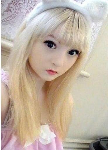 世界上最白的女人，15岁白化萝莉女王(维纳斯·巴勒莫)
