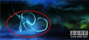 俄罗斯惊现球状闪电 疑似发光UFO