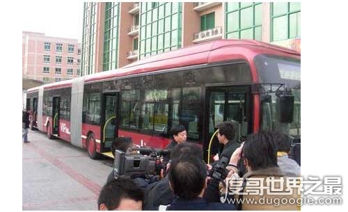 世界上最长的公交车，南昌制造出长达27米的公交车(可载客270人)