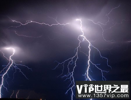 闪电为什么会有枝杈