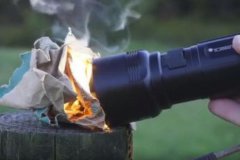 世界上最亮的手电筒，Flashtorch强光手电可以加热早餐