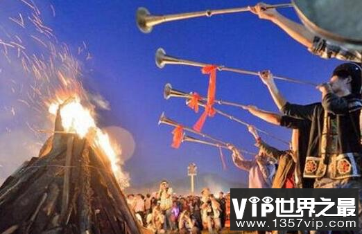 古老传统的彝族火把节，彝族人民的新年