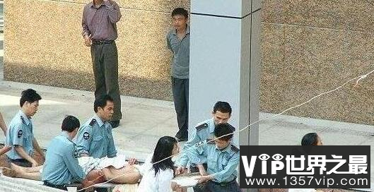 2·13北京清华校园男子自宫事件，挥刀自宫后跳楼自杀