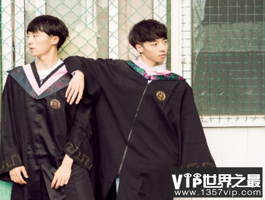 北京大学最英俊的双胞胎在互联网上很受欢迎,但出卖颜色的营销