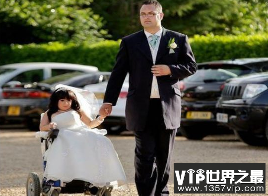世界上最年轻的新娘已经结婚了1.04米