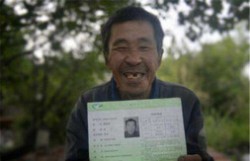 72岁老人19次高考 最好成绩303分