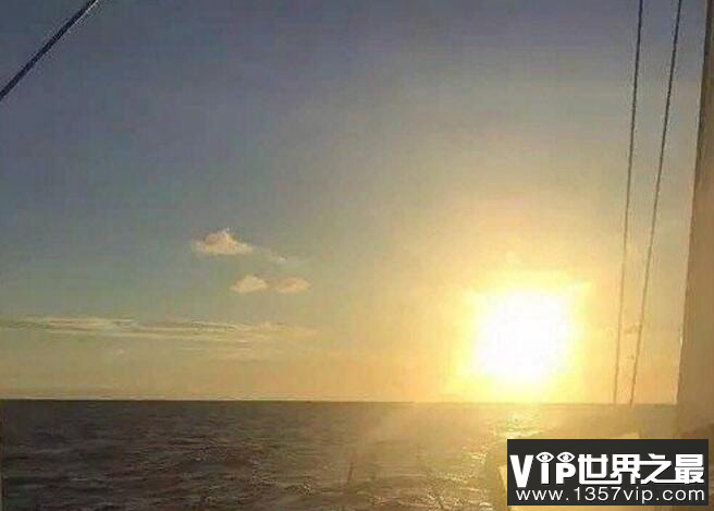 核潜艇遭深水高速不明物体撞击
