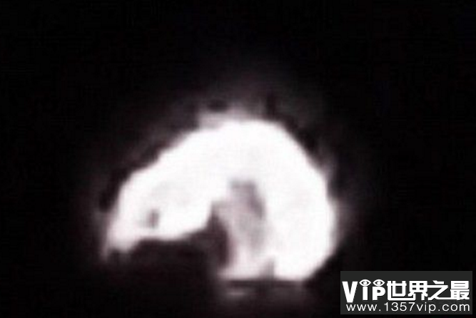 美国夏季频繁出现UFO，纽约夜空出现UFO