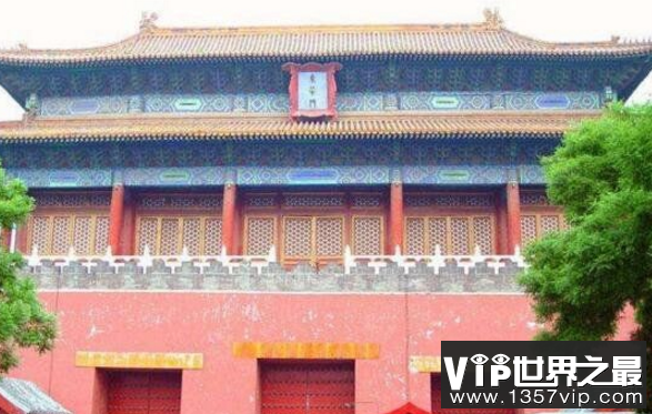 故宫东华门疑发生命案，一男子砍杀2人疑是恶鬼作祟