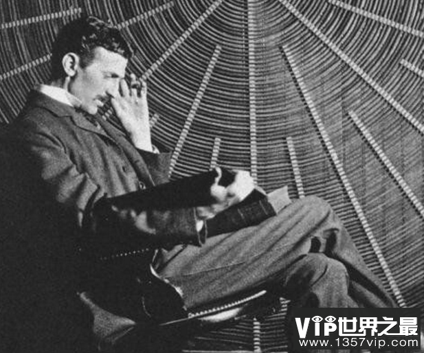 尼古拉特斯拉时光机器，能够瞬间转移一艘巨型战舰