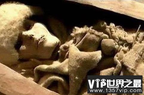 楼兰女尸未解之谜，出土时还面带微笑