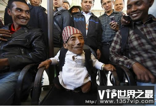 世界最矮的人，钱德拉一生只有54.6厘米(75岁)(www.1357vip.com)