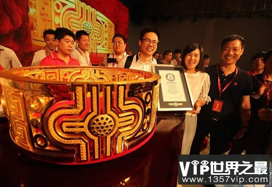 世界上最大的金戒指，重达164.4斤(耗费3000万)(www.1357vip.com)
