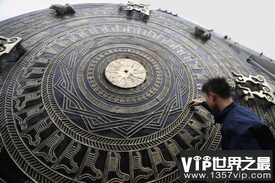 世界上最大的铜鼓广西造，直径4.2米/重7吨(www.1357vip.com)