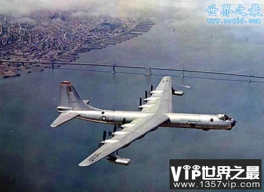 世界上最大的轰炸机，B-36轰炸机(可载2架战斗机)(www.1357vip.com)