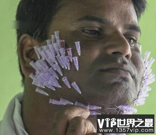 将针插进脸和舌头上最多的人，550根针(www.1357vip.com)