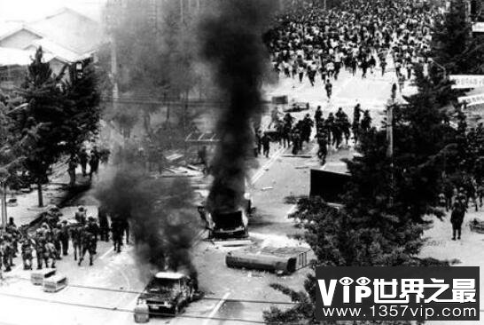 韩国光州事件经过，军队向平民开火(上万人死亡)