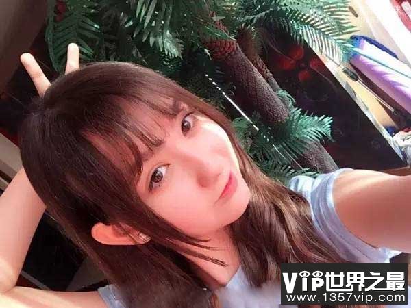 香奈儿·辛普森现状（18岁啦）：俨然已经是一个大牌明星