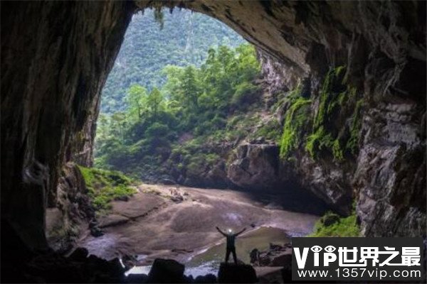 探秘世界最神秘的十大洞穴 天星村深洞深不见底(1026米)