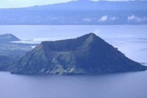 世界上最小的活火山，塔尔火山（相对高度仅200米）