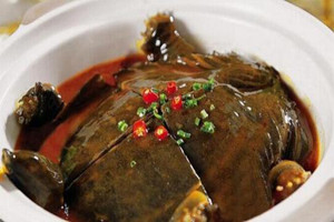 中国十大禁菜之铁板甲鱼，慢火炖煮活甲鱼(享受折磨的乐趣)