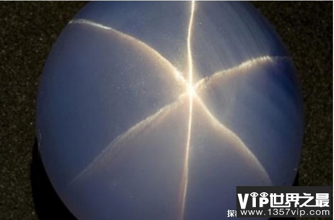 世界上最大的蓝宝石 亚当之星(重1404.49克拉)