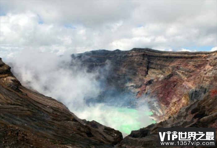 世界上最大的火山口 火山口周长有114米(阿苏山)