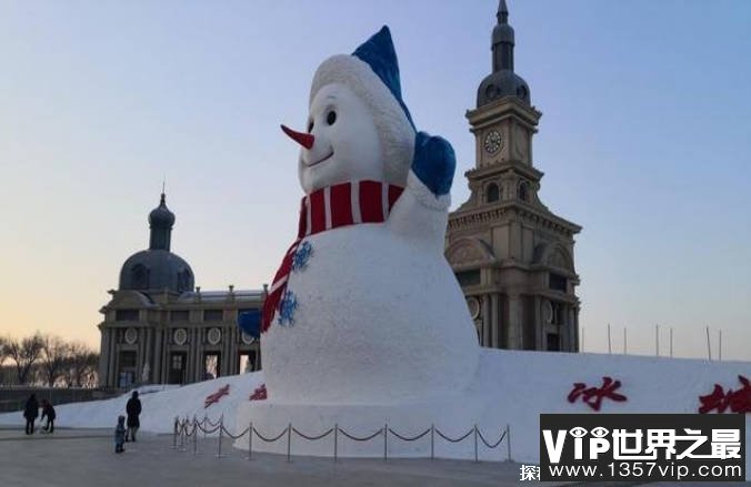世界上最高的雪人 耗时一个月完成建造(身高37.21米)