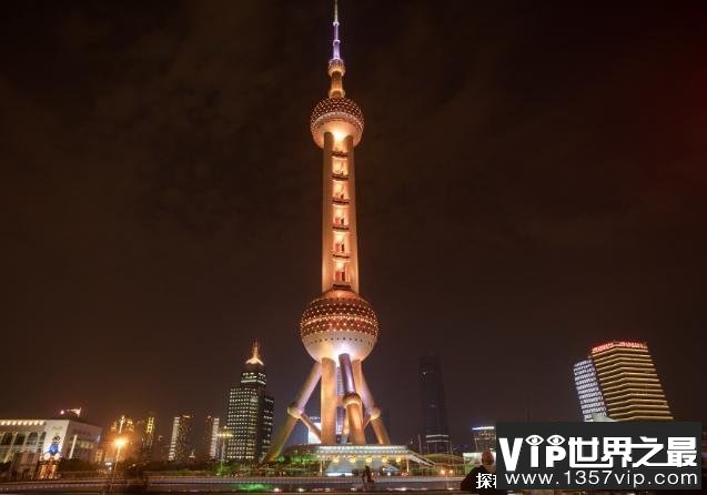 世界上十大著名的电视塔 多伦多国家塔高553米(位于加拿大)