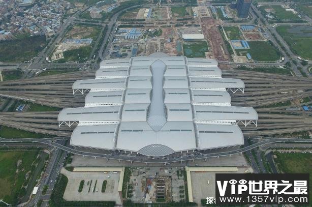 世界上最大的火车站 广州新站投资130亿建造(面积庞大)