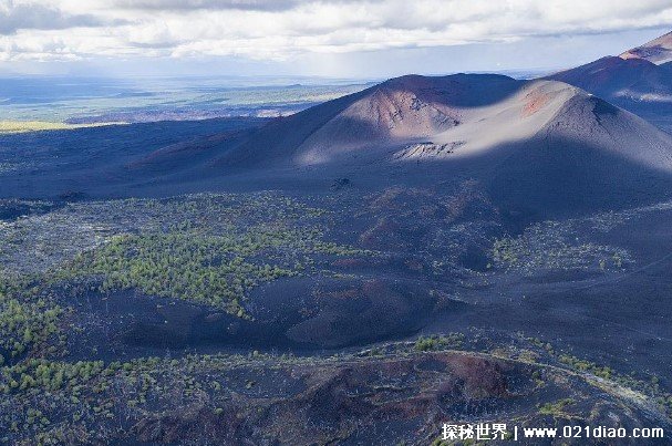 世界上最大的火山群 俄罗斯堪察加火山群(超过300座)