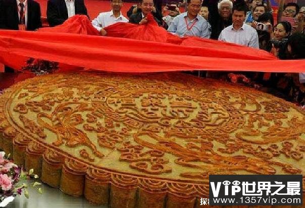 世界上最大的月饼 中华圆月可供11万人食用(重13吨)