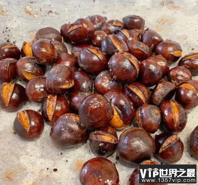 女子吃烤栗子被炸嘴肿得张不开 吃烤栗子要注意些什么