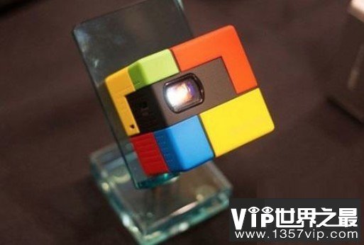世界上最小的投影机，重量仅为22.8克