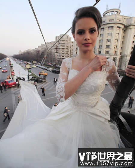 世界上最长的婚纱，中国成都制作4100米婚纱