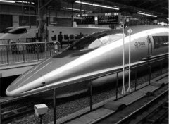 世界首列无人驾驶智能高铁投用，时速350公里，日本甘拜下风