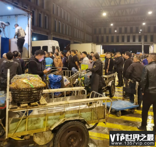 大闸蟹跌出白菜价是什么原因 大闸蟹应该如何挑选