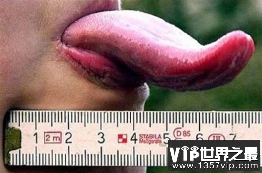 最长舌头女性，舌头又长又灵活可以跟青蛙媲美了