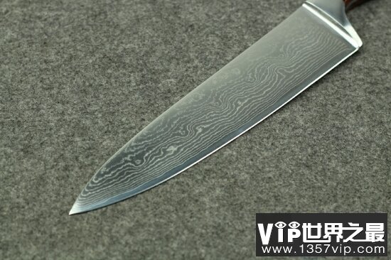 冷兵器大马士革刀暗藏玄机 刀身由小锯齿组成