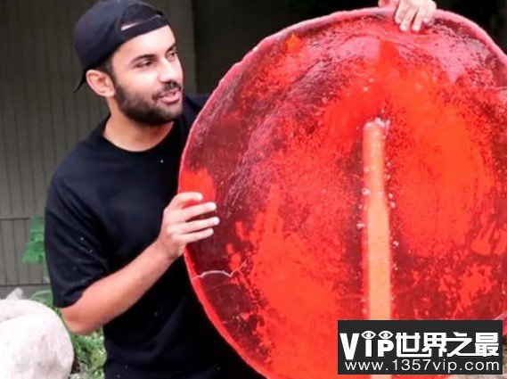世界上最大的棒棒糖，竟然有3.18吨重