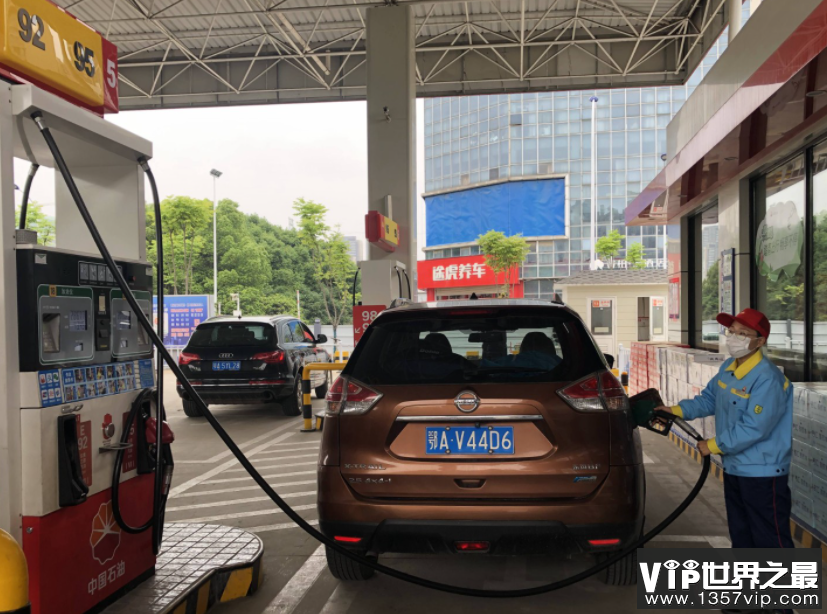 油价2024年首调加一箱油多花约8元 为什么油价一直在变动