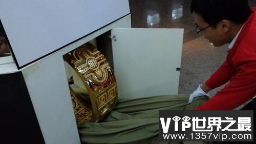 世界最大金戒指，可以容纳3个人