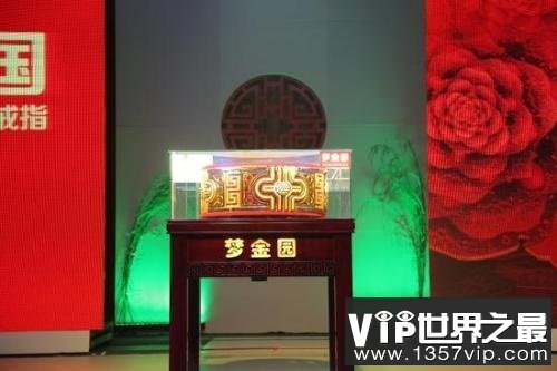 世界最大金戒指，可以容纳3个人